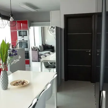 فيلة Discovery يميناريا